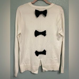 Bow detailed sweater